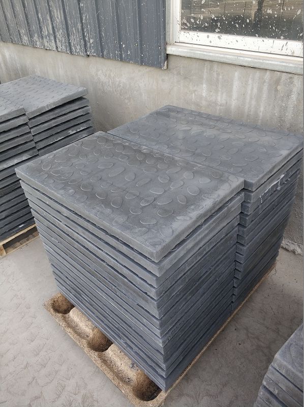 新型結(jié)構(gòu)通過轉(zhuǎn)動把手拉動上蓋板